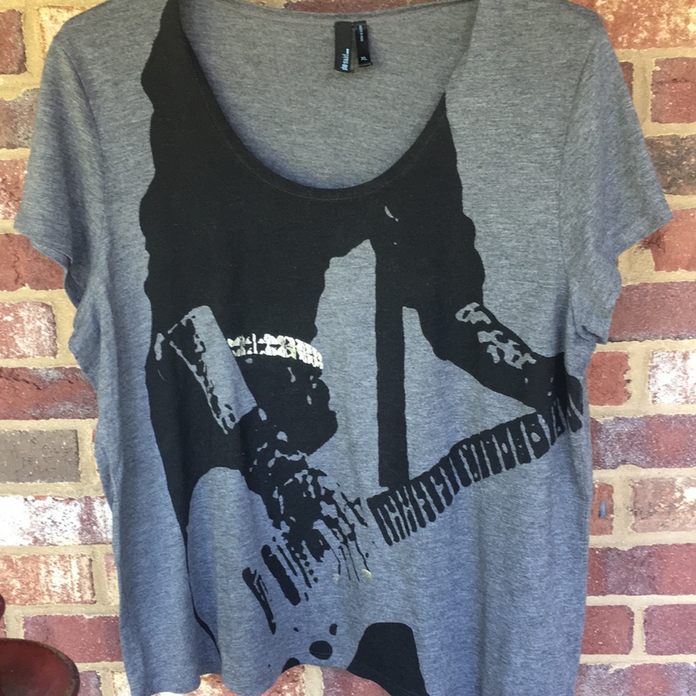 Grey t-shirt with guitar